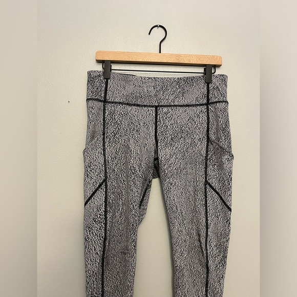 Lululemon Speed Tight V - Size 10 - Picture 2 of 16